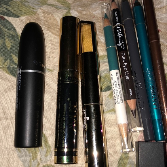 Huge Liquid Lipstick and Eyeliner Bundle - Picture 5 of 5